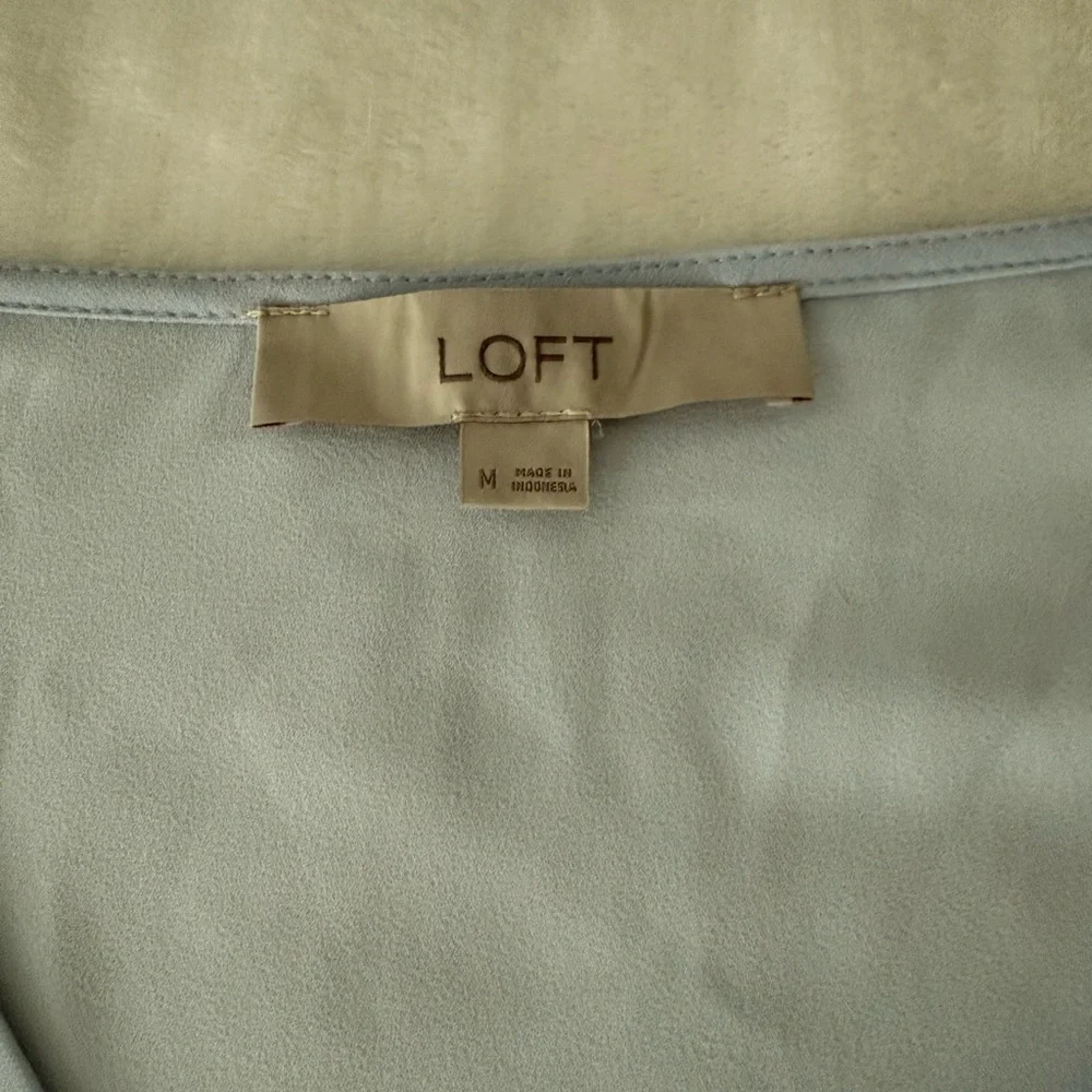 Loft Woman’s Size Medium Light Blue Blouse With Ruffle Sleeves EM85 - Picture 3 of 6
